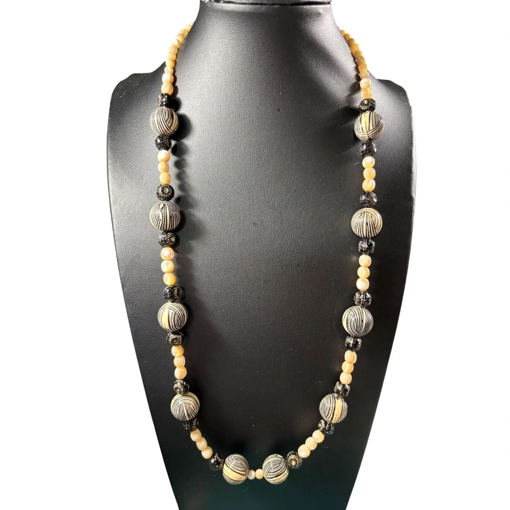 Vintage Boho Carved Geometric Bead‎ & Shell Strand Necklace Cream Black Tan